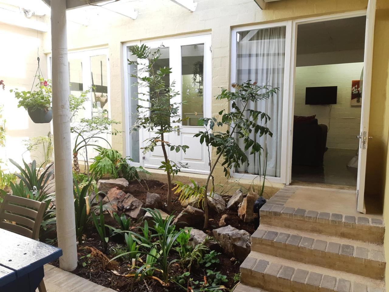 Hornbill House Self Catering Accommodation Hermanus Esterno foto